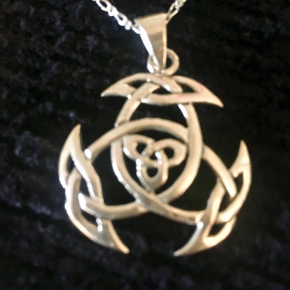 Silver Celtic Knot Pendant Necklace